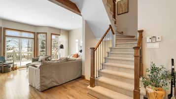 Smart TV, fireplace, stereo