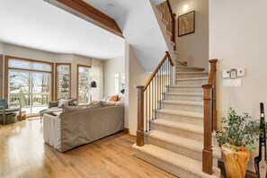 Smart TV, fireplace, stereo