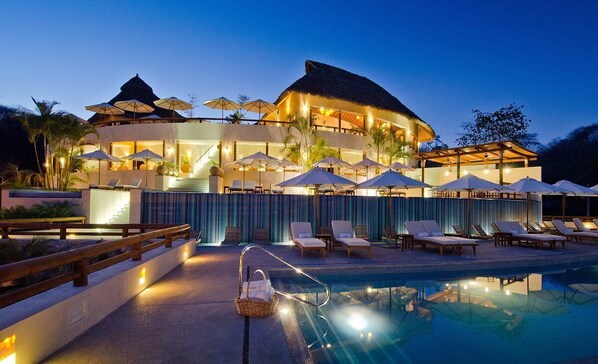 Pool - Spectacular Ocean Views, Spacious 5-bedroom Villa in La Crux de Huanacactle (La crux de huanacactle)