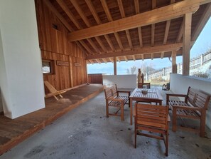 Outdoor dining - Apartment 'Peintnerhof Gasteig' with Mountain View, Shared Terrace and Wi-Fi (Percha BZ)