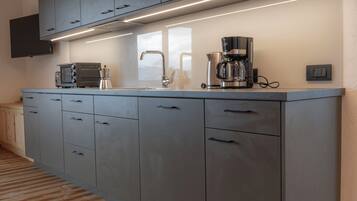 Réfrigérateur, four, plaque de cuisson, lave-vaisselle