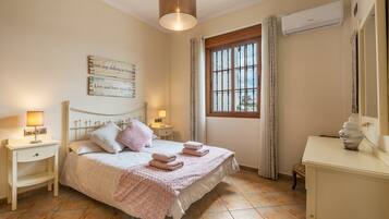 3 chambres, fer et planche Ă repasser, Wi-Fi gratuit, draps fournis