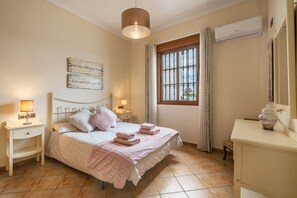 3 habitaciones, tabla de planchar con plancha y wifi gratis 