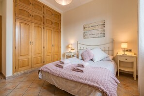 3 chambres, fer et planche à repasser, Wi-Fi gratuit, draps fournis