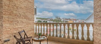 Holiday Home 'León' with Private Terrace, Wi-Fi and Air Conditioning