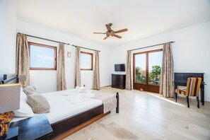 5 bedrooms, iron/ironing board, free WiFi, bed sheets