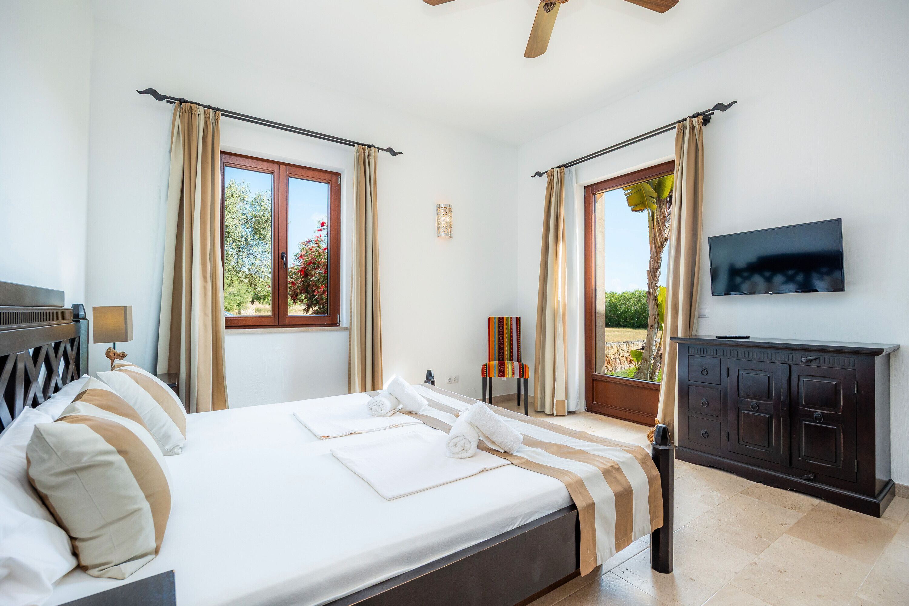 5 chambres, fer et planche à repasser, Wi-Fi gratuit, draps fournis