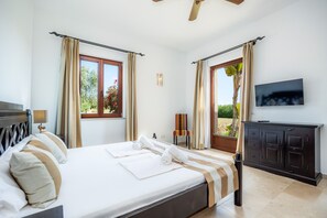 5 bedrooms, iron/ironing board, free WiFi, bed sheets - Country House 'Fortuna' with Mountain View, Private Pool and Wi-Fi (Manacor)