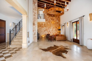 Interior - Country House 'Fortuna' with Mountain View, Private Pool and Wi-Fi (Manacor)