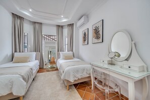 5 bedrooms, iron/ironing board, free WiFi, bed sheets