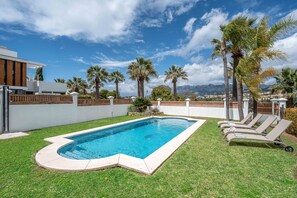 Pool - Villa 'Hakuna Matata' with Sea View, Wi-Fi and Air Conditioning (Marbella)