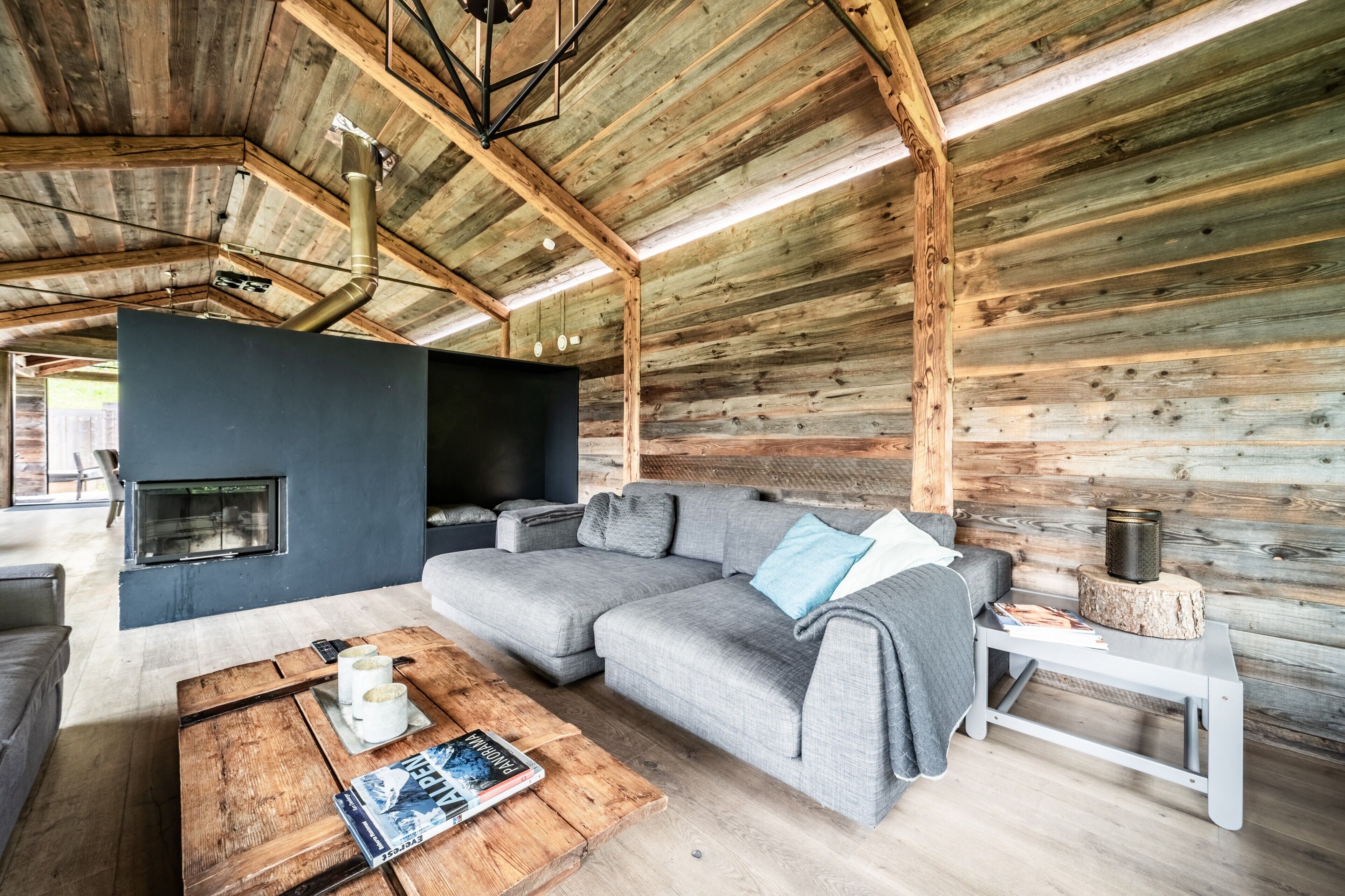 Fernseher, Kamin