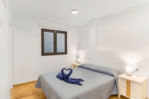 2 bedrooms, free WiFi, bed sheets - Vacation 'El Faro Suite Arinaga' with Mountain View and Wi-Fi (Arinaga)