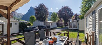 Mobile Home '5 Pers - Camping Samoens' with Mountain View and Private Terrace