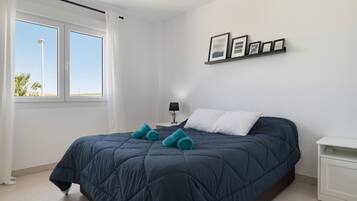 2 chambres, fer et planche à repasser, Wi-Fi gratuit, draps fournis