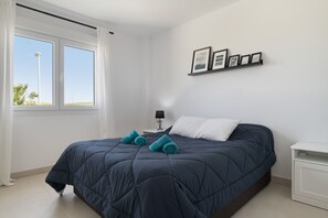 2 chambres, fer et planche à repasser, Wi-Fi gratuit, draps fournis