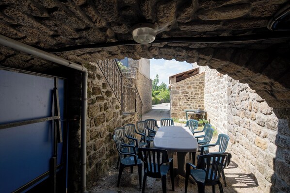 Outdoor dining