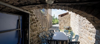 Villa 'Hamlet' with Private Pool, Private Terrace and Wi-Fi