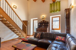 TV, fireplace, ping pong