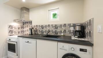 KĂŒhlschrank, Mikrowelle, Ofen, Herdplatte