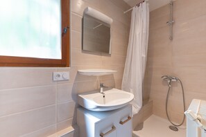 Regadera y secadora de cabello 