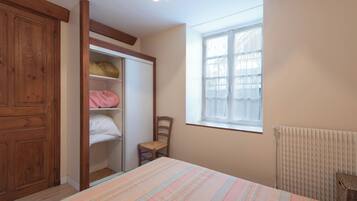 2 dormitorios, tabla de planchar con plancha, wifi gratis