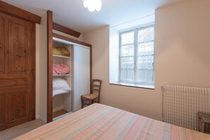 2 habitaciones, tabla de planchar con plancha y wifi gratis 