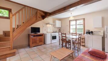 Geladeira, micro-ondas, fogão, cooktop