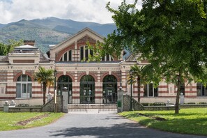 Exterior - Apartment 'Pibeste' with Mountain View, Shared Garden and Wi-Fi (Argelès-Gazost)