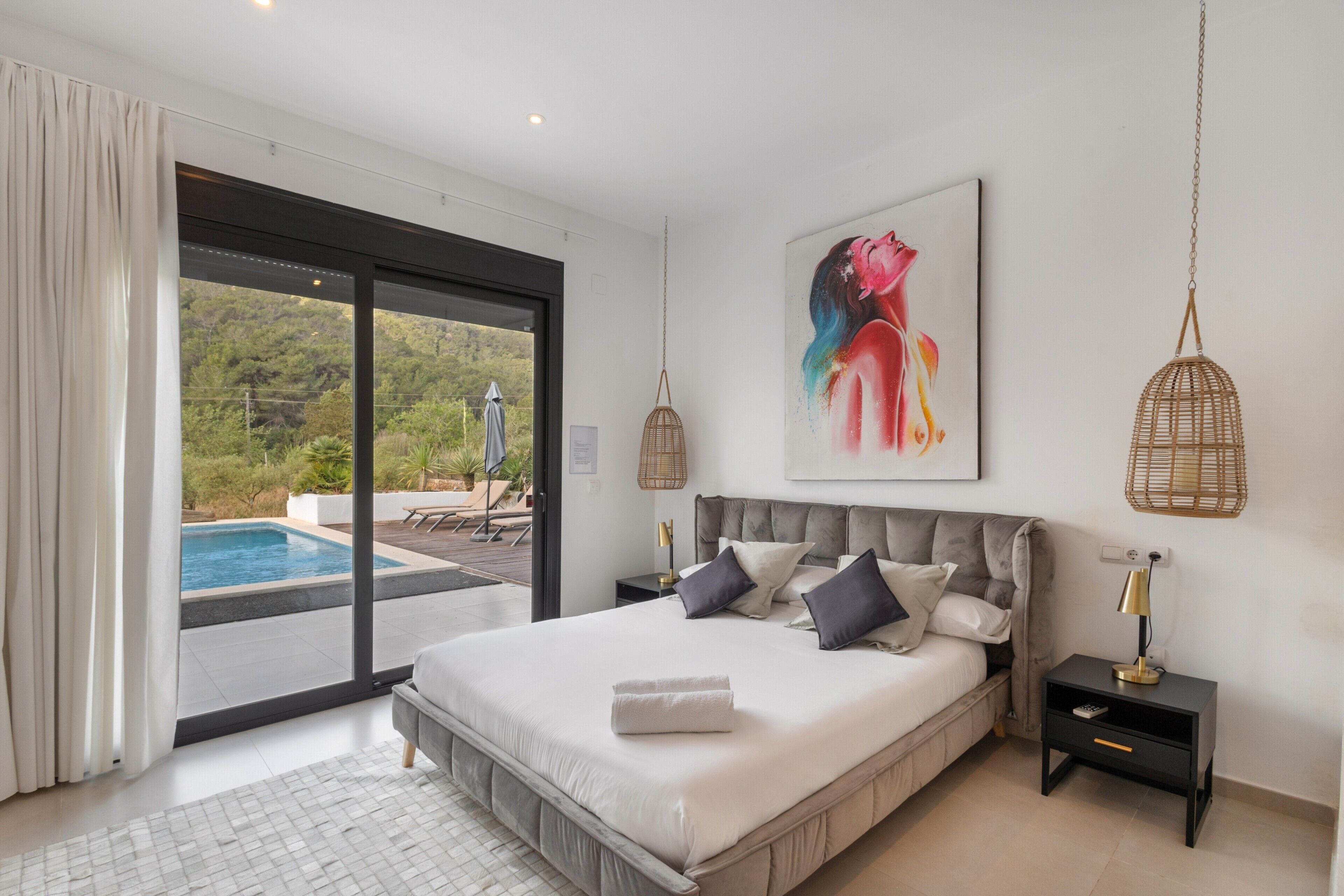 4 室のベッドルーム、アイロン / アイロン台、WiFi (無料)、ベッドシーツ