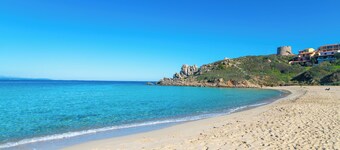 Apartment 'Vacanze Nel Blu Rena Bianca' with Private Terrace, Balcony and Wi-Fi
