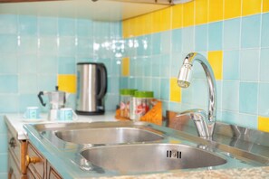 Fridge, oven, stovetop, electric kettle