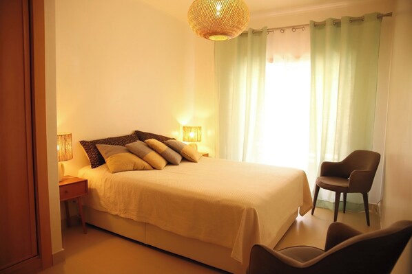 1 habitación, tabla de planchar con plancha, wifi gratis y ropa de cama 