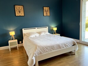 2 室のベッドルーム、WiFi (無料)