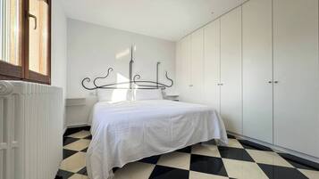 5 sovrum, strykjärn/strykbräda, gratis wi-fi och sängkläder