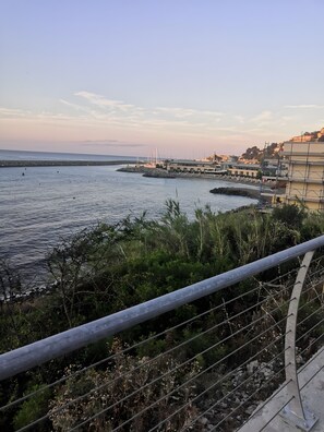 Property grounds - Apartment 'Bici Sole E Mare' with Sea View, Private Terrace and Air Conditioning (San Lorenzo al Mare)