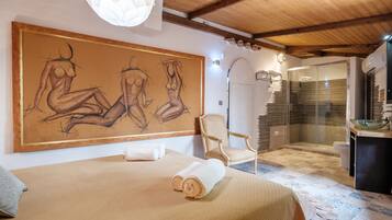 4 bedrooms, iron/ironing board, free WiFi, bed sheets