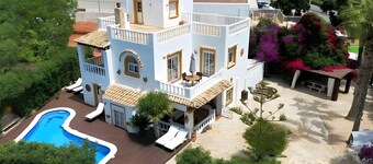 Villa 'Alba' con piscina privada, Wi-Fi y aire acondicionado