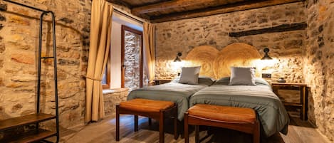 15 habitaciones, tabla de planchar con plancha y ropa de cama