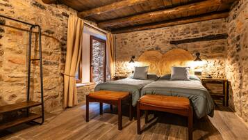 15 bedrooms, iron/ironing board, bed sheets