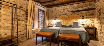 Rural House 'Masía La Parreta' with Mountain Views, Private Terrace and Private Garden