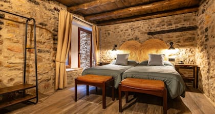 Rural House 'Masía La Parreta' with Mountain Views, Private Terrace and Private Garden