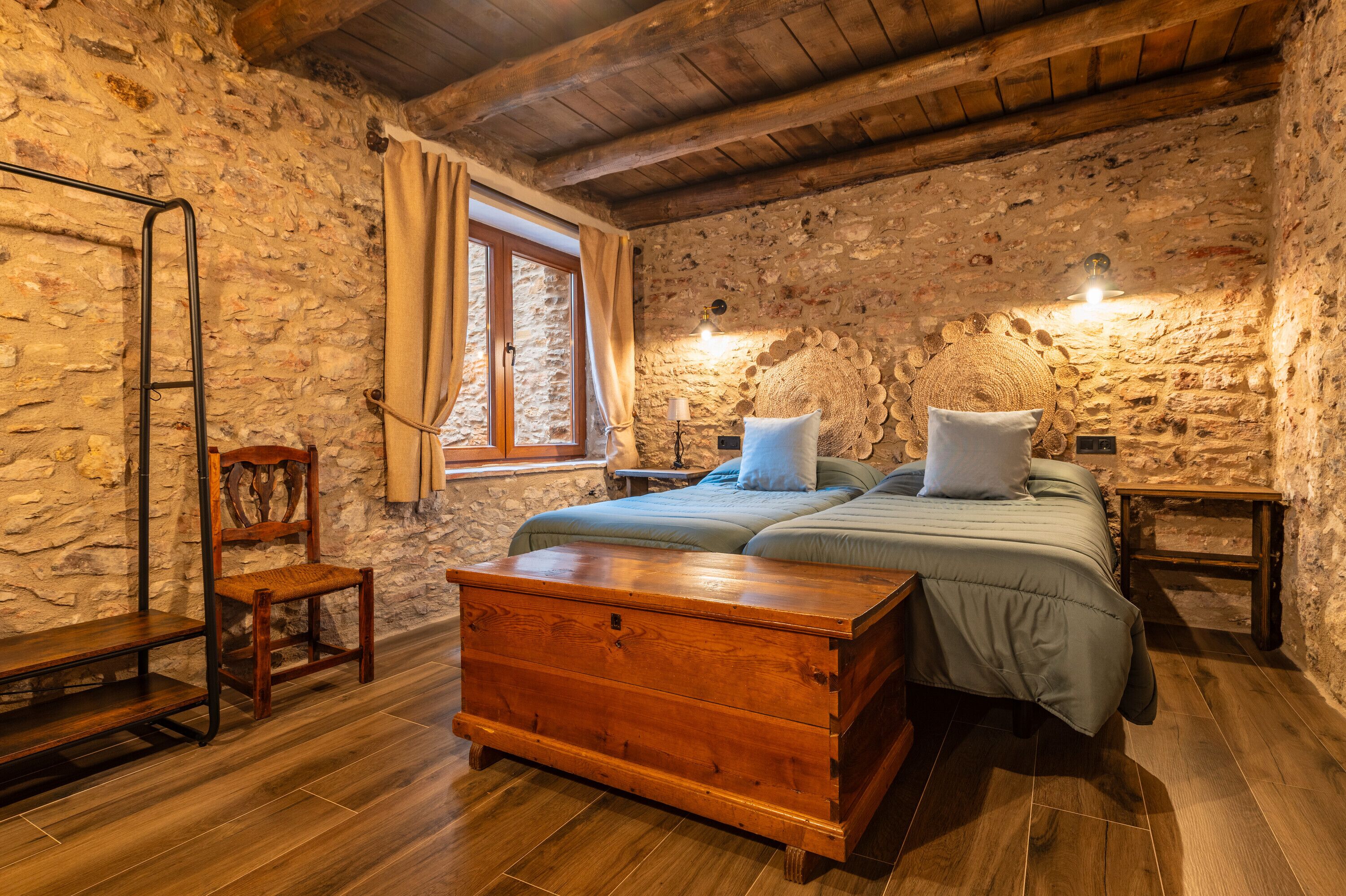 15 chambres, draps fournis