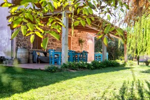 Outdoor dining - Room 'Matrimoniale' with Private Terrace, Wi-Fi and Air Conditioning (Alghero)