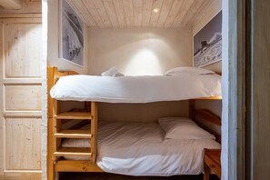 2 chambres, fer et planche à repasser, accès au Wi-Fi (inclus)