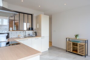 Fridge, microwave, oven, dishwasher