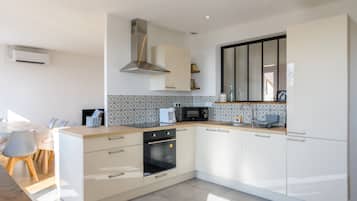 Fridge, microwave, oven, dishwasher