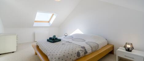 3 chambres, fer et planche à repasser, Wi-Fi gratuit, draps fournis