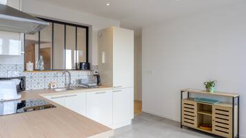 Kühlschrank, Mikrowelle, Ofen, Geschirrspüler