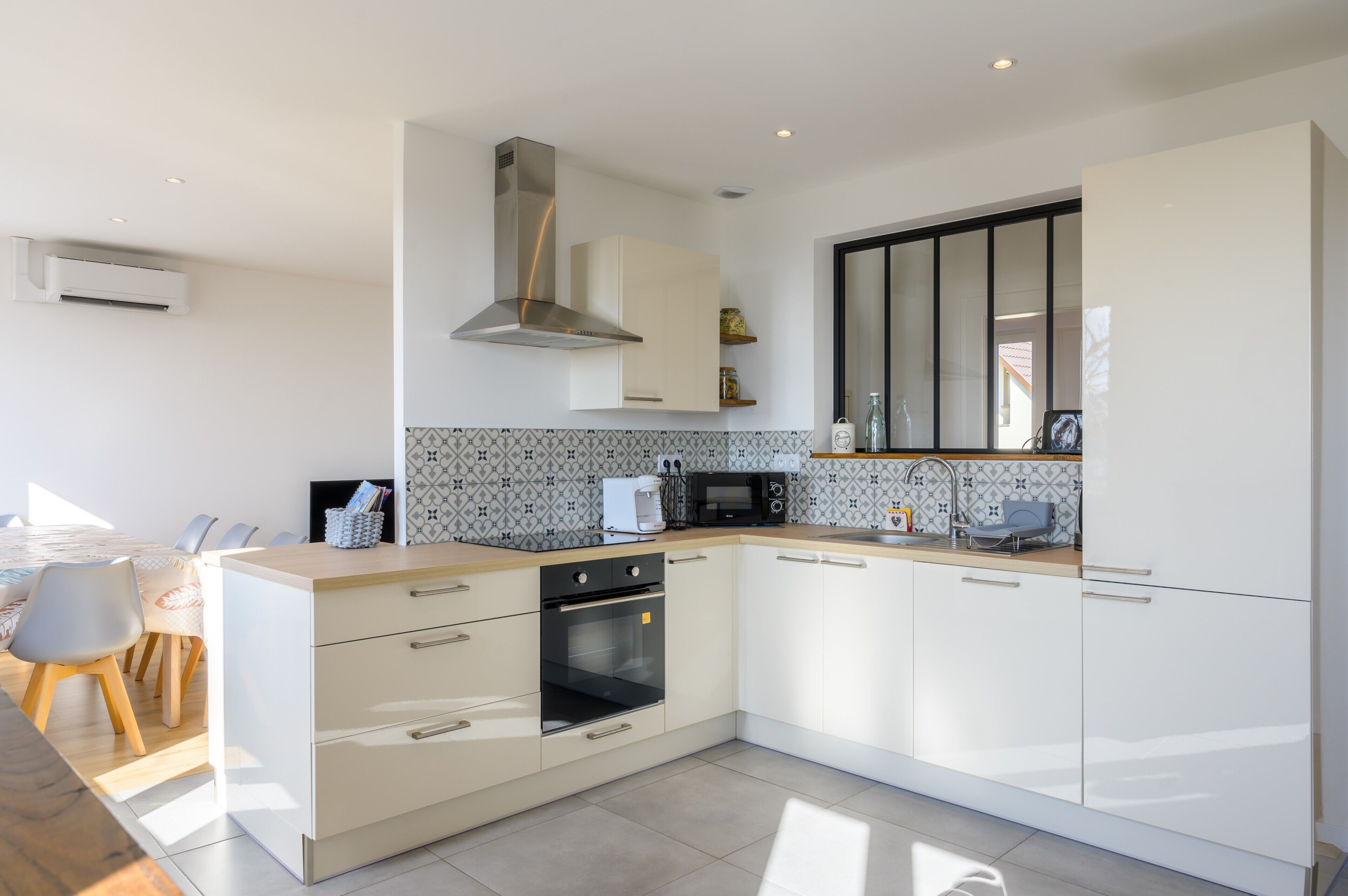 Réfrigérateur, micro-ondes, four, lave-vaisselle